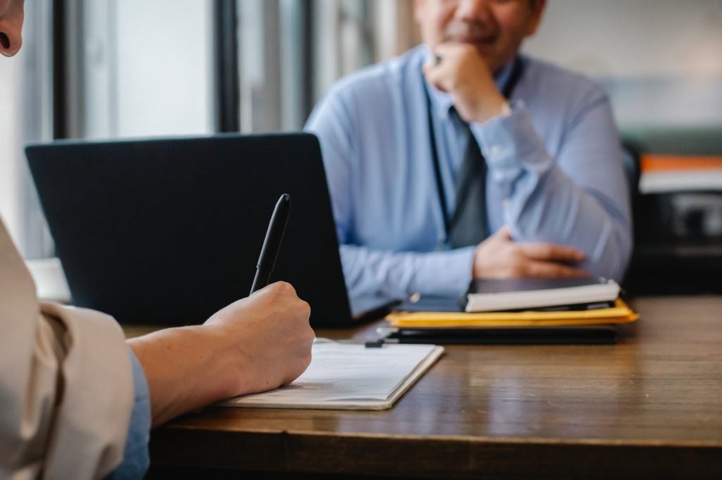 Gesprek tussen man en vrouw interview